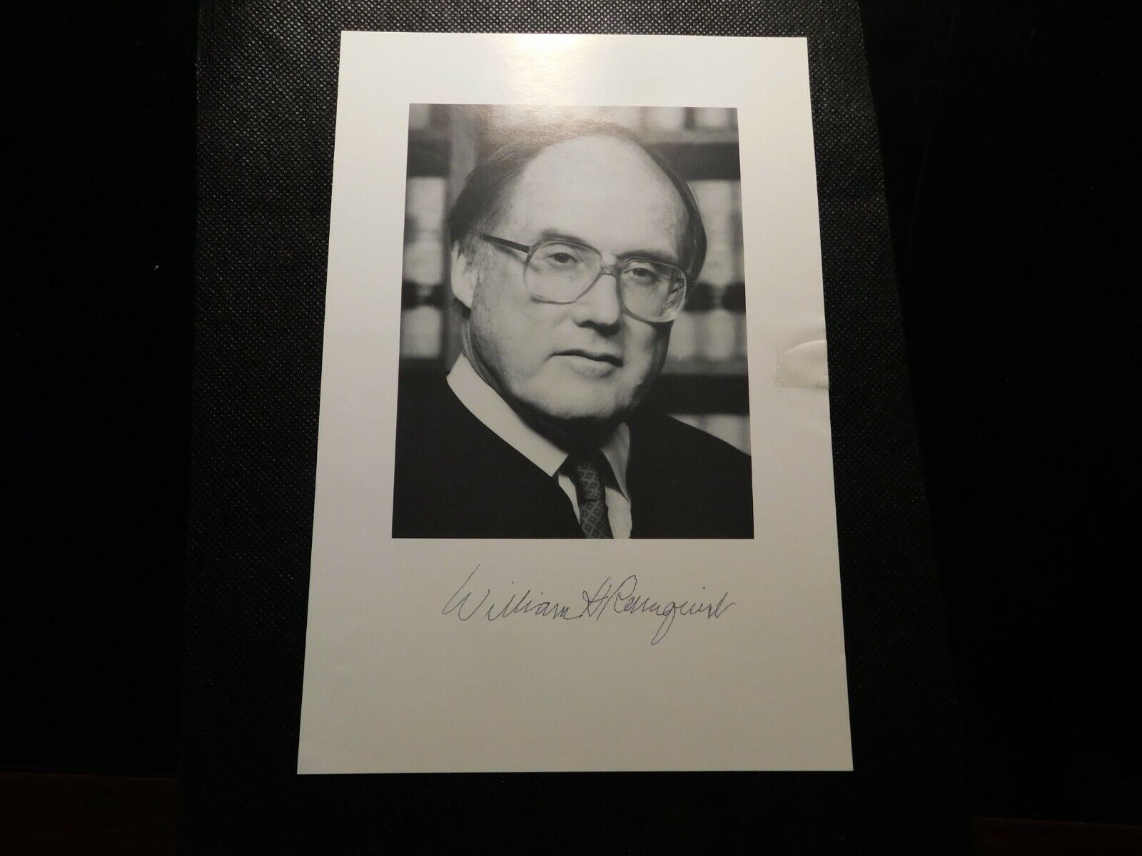 WILLIAM H. REHNQUIST CHIEF JUSTICE 1986 AUTOGRAPH PHOTOGRAPH  c588XNS2