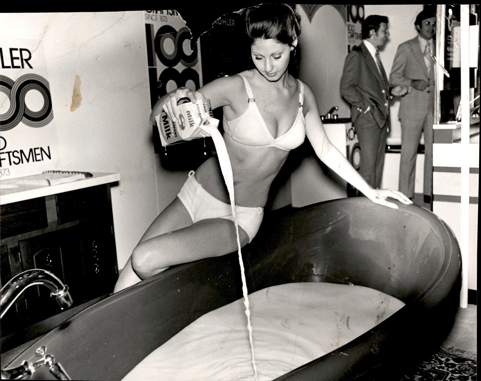 LD310 Original Photo SEXY HOT WOMAN IN WHITE BIKINI Pouring Milk into Bath Tub
