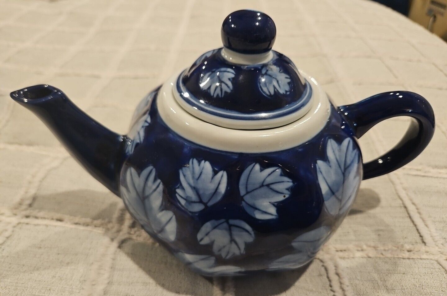 32oz DesignPac Cobalt Blue Ceramic Teapot with Leaf Pattern NEW  