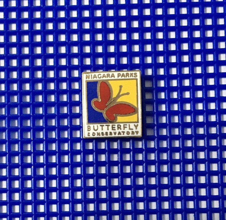 Vintage NIAGARA PARKS BUTTERFLY CONSERVATORY Ontario Canada Travel Souvenir Pin