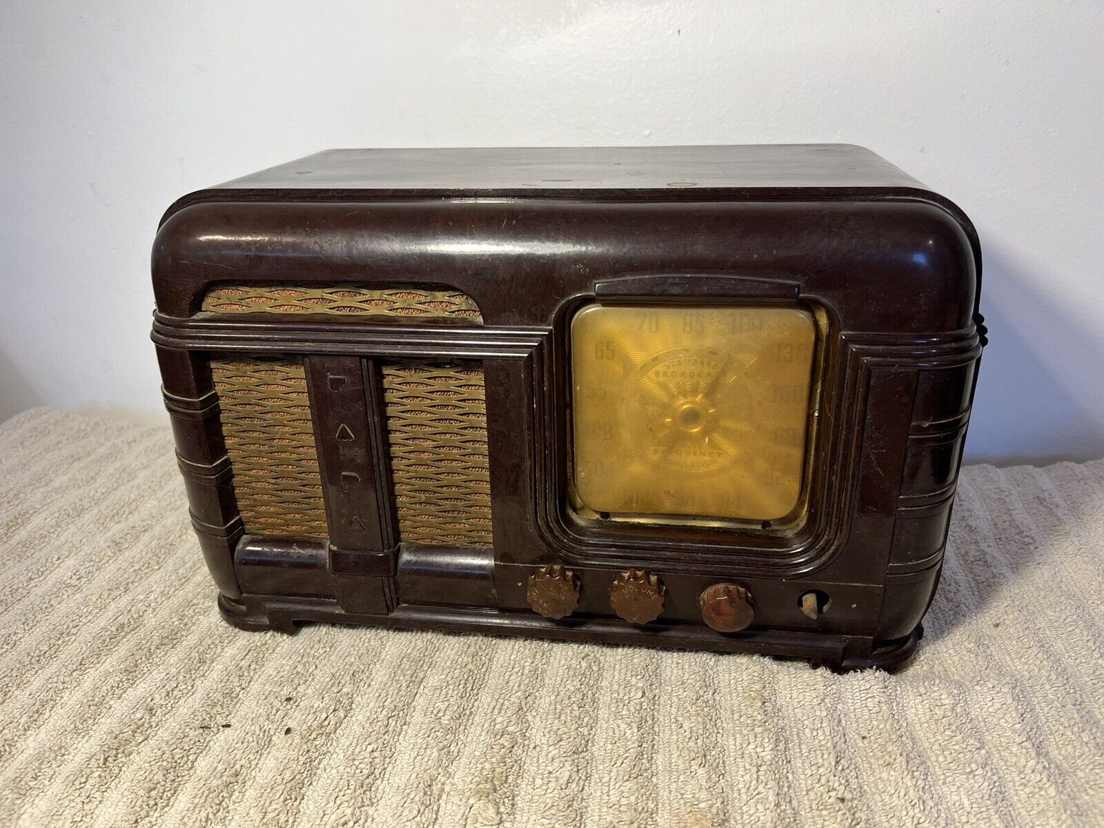 🍊Vintage 1949 Fada Art Deco Bakelite AM Tube Radio | Model 790 WORKS