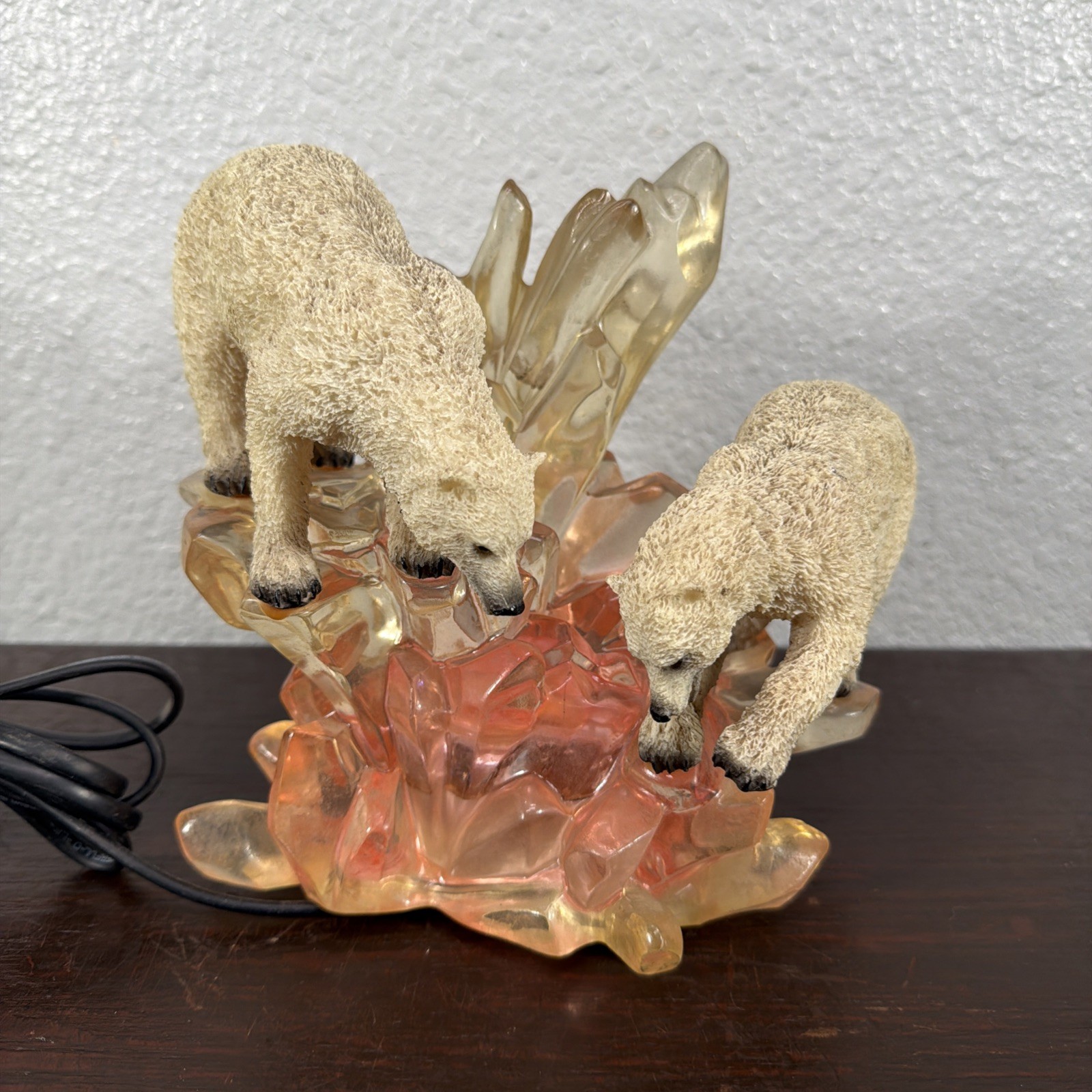 Vintage Winter Frost Glacier Two Polar Bear LED Lamp European Plug (Untested)