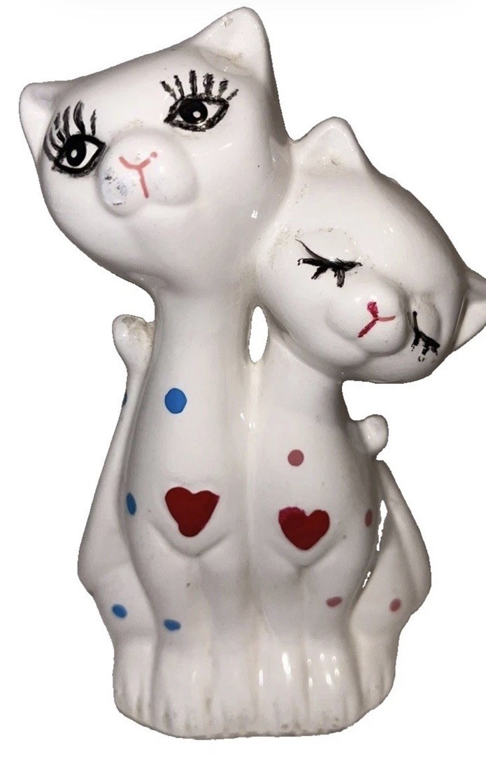 Vintage cute Two Cat Figurine Hearts And Polkadots Japan porcelain Vintage cute Two Cat Figurine Hearts And Polkadots Japan porcelain
