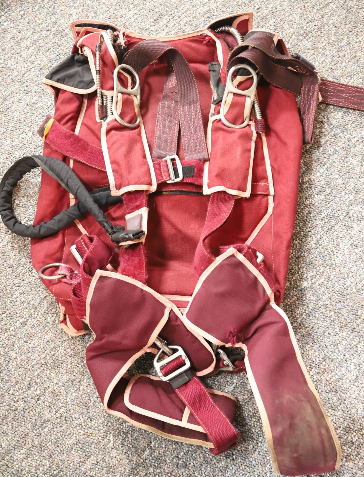 Strong Dual Hawk tandem skydiving parachute container + drogue