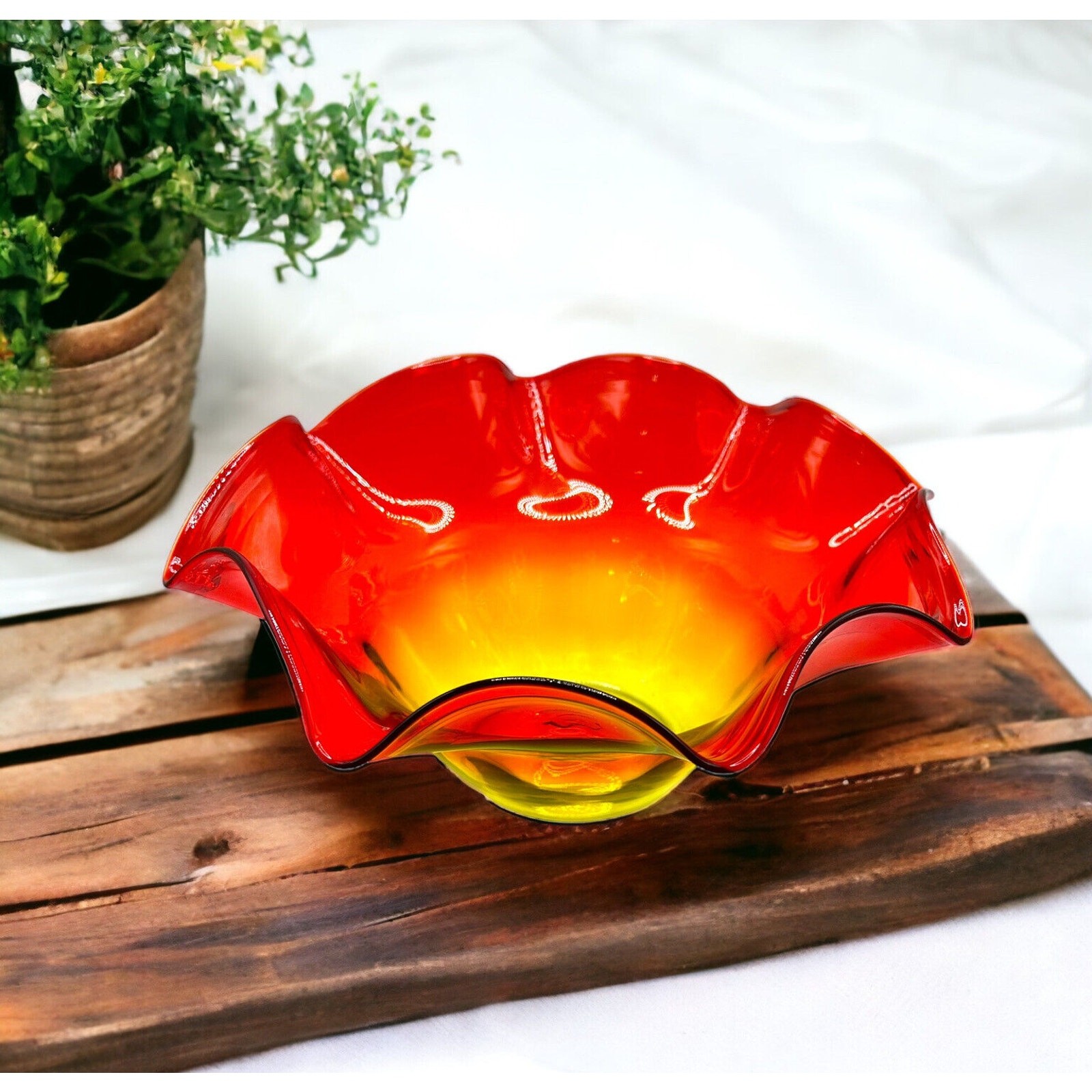 Vintage Amberina Ruffle Scalloped Handblown Art Glass 11\