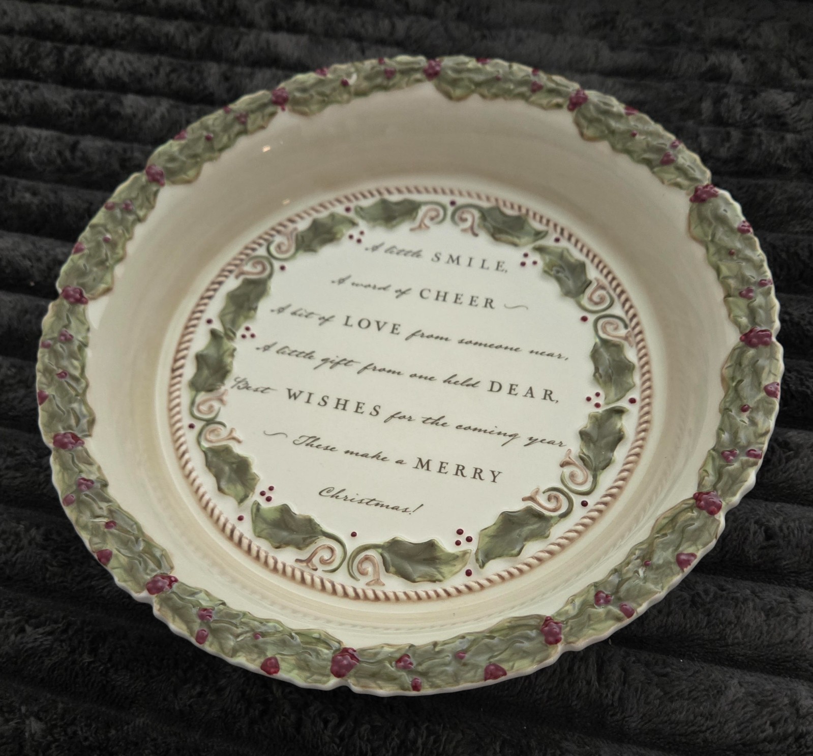 VINTAGE CHRISTMAS HOLLY BERRY CERAMIC PIE DISH-9.5\