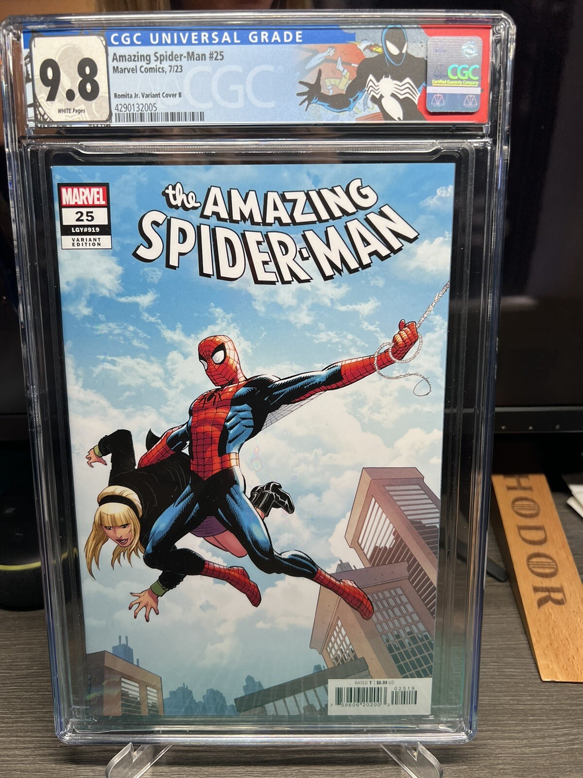 Amazing Spider-man #25 CGC 9.8 1:100 (Romita Jr Gwen Stacy Variant)