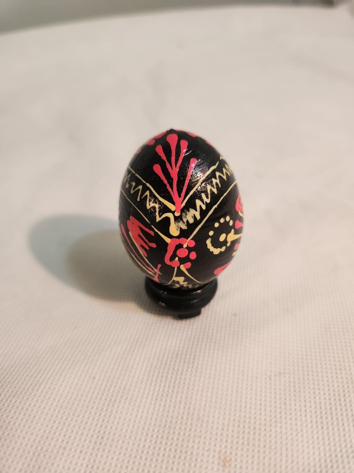 Drcorative collectible egg With Stand