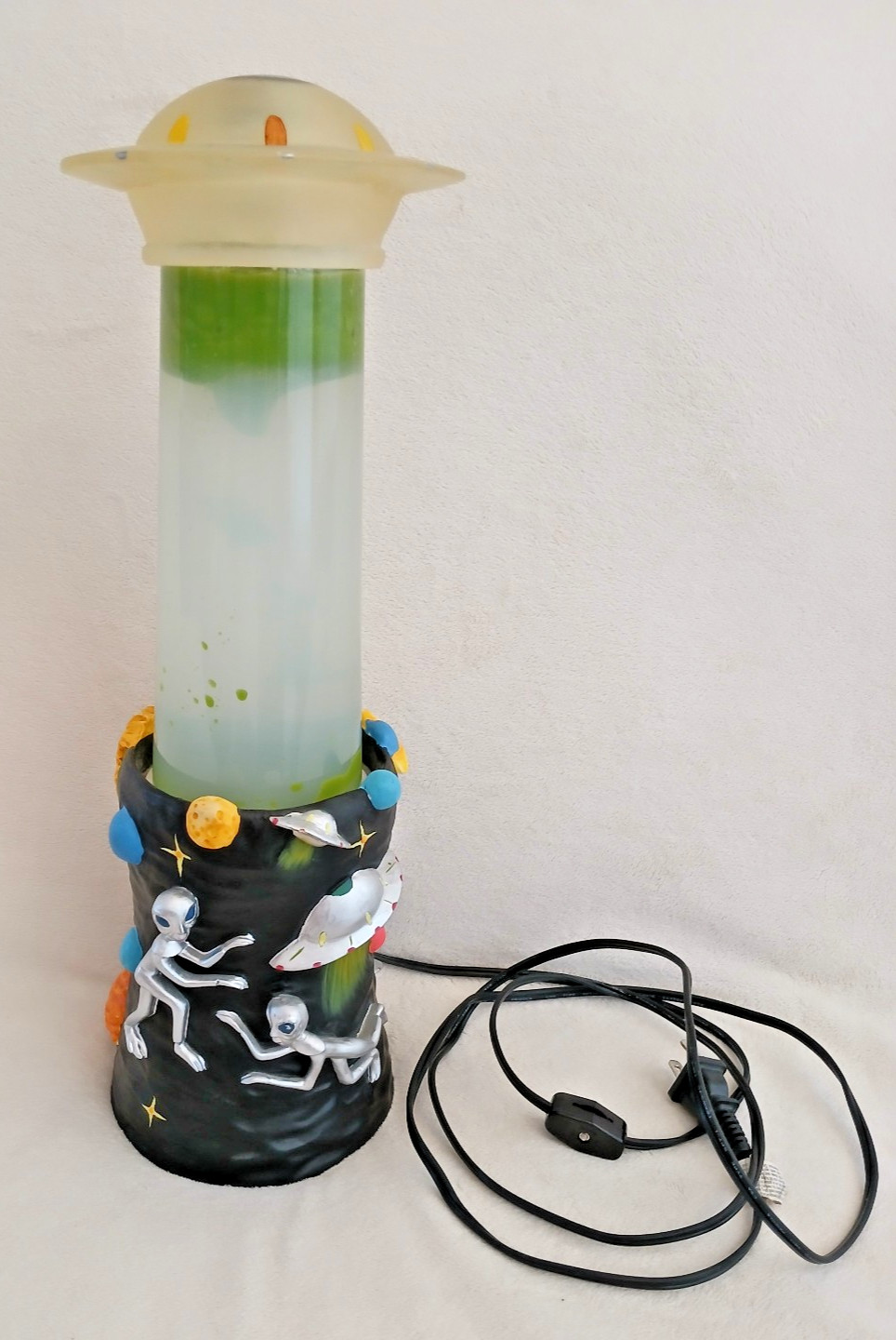 Vintage 1997 Lipan Industrial Alien UFO Space Lava Lamp Exc Cond Lava Needs Work