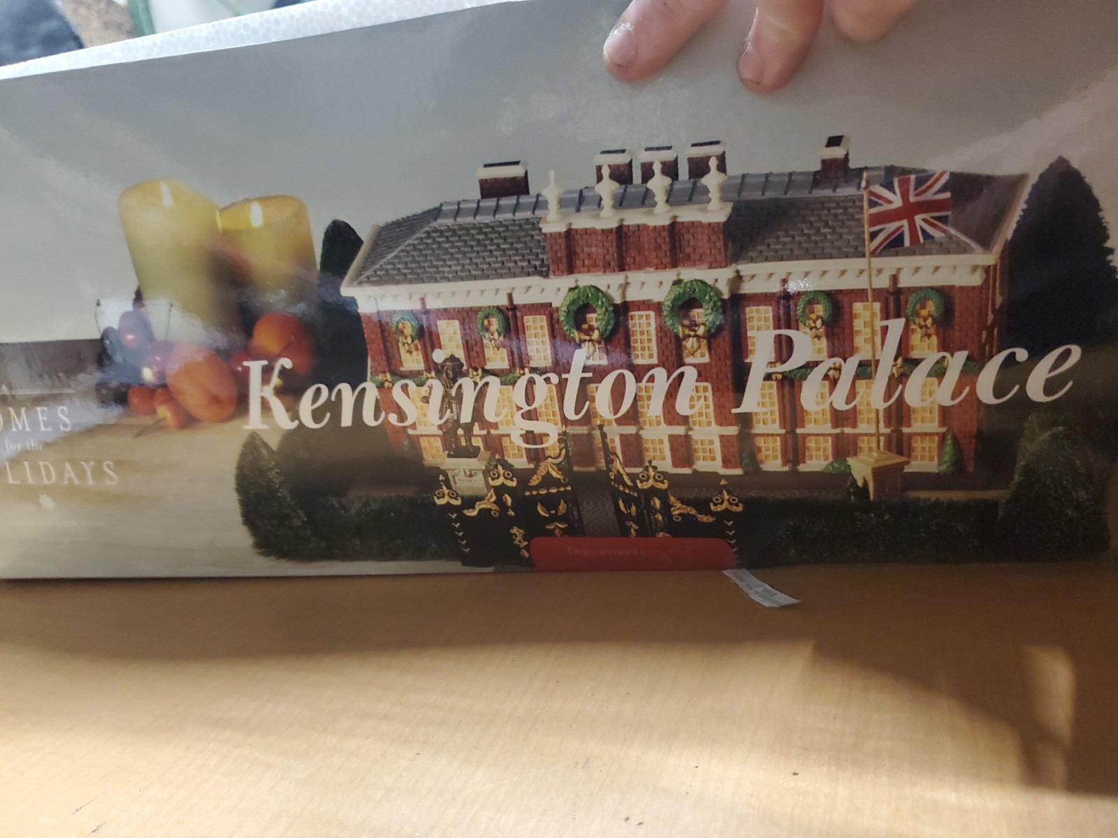 Department 56 Kensington palace heritage village  dickens village Royals England