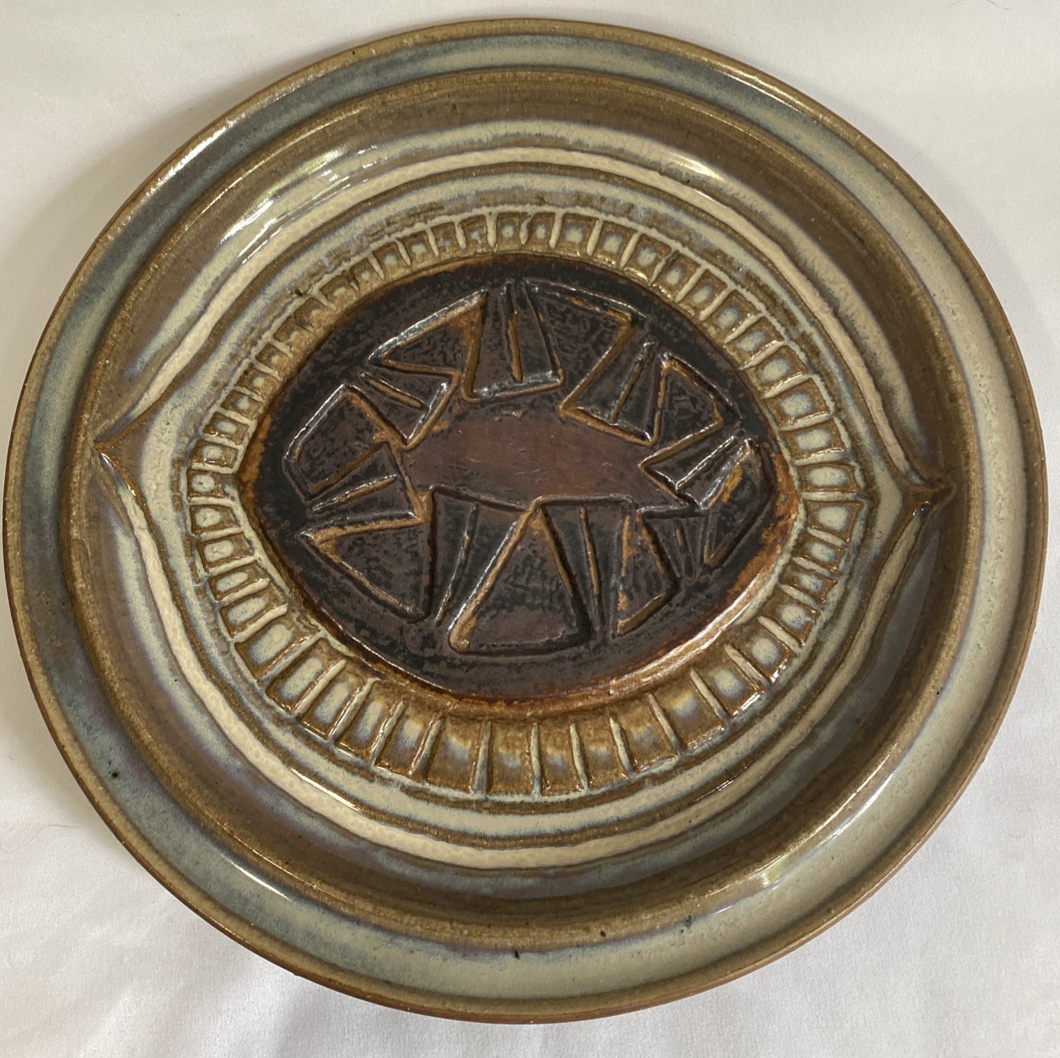 MCM Treasure Craft Stoneware Brutalist Plate Robert Maxwell Style 10.75”