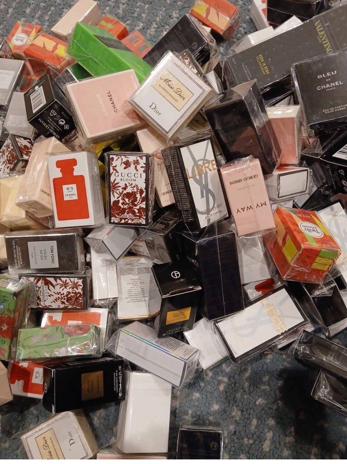 50 Brands Mixed Lot Boxed Collectible Commercial Perfume Miniatures & Samples 50 Brands Mixed Lot Boxed Collectible Commercial Perfume Miniatures & Samples
