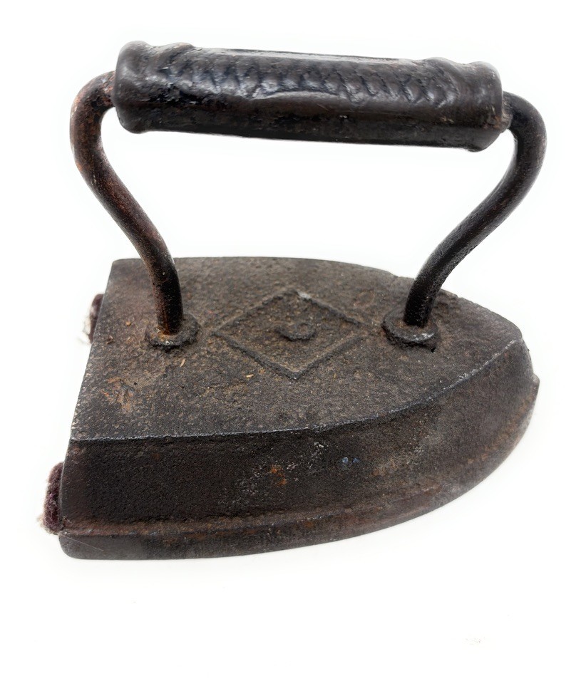 Antique Geneva ILL Cast Iron No 9 Diamond Logo Flat Iron