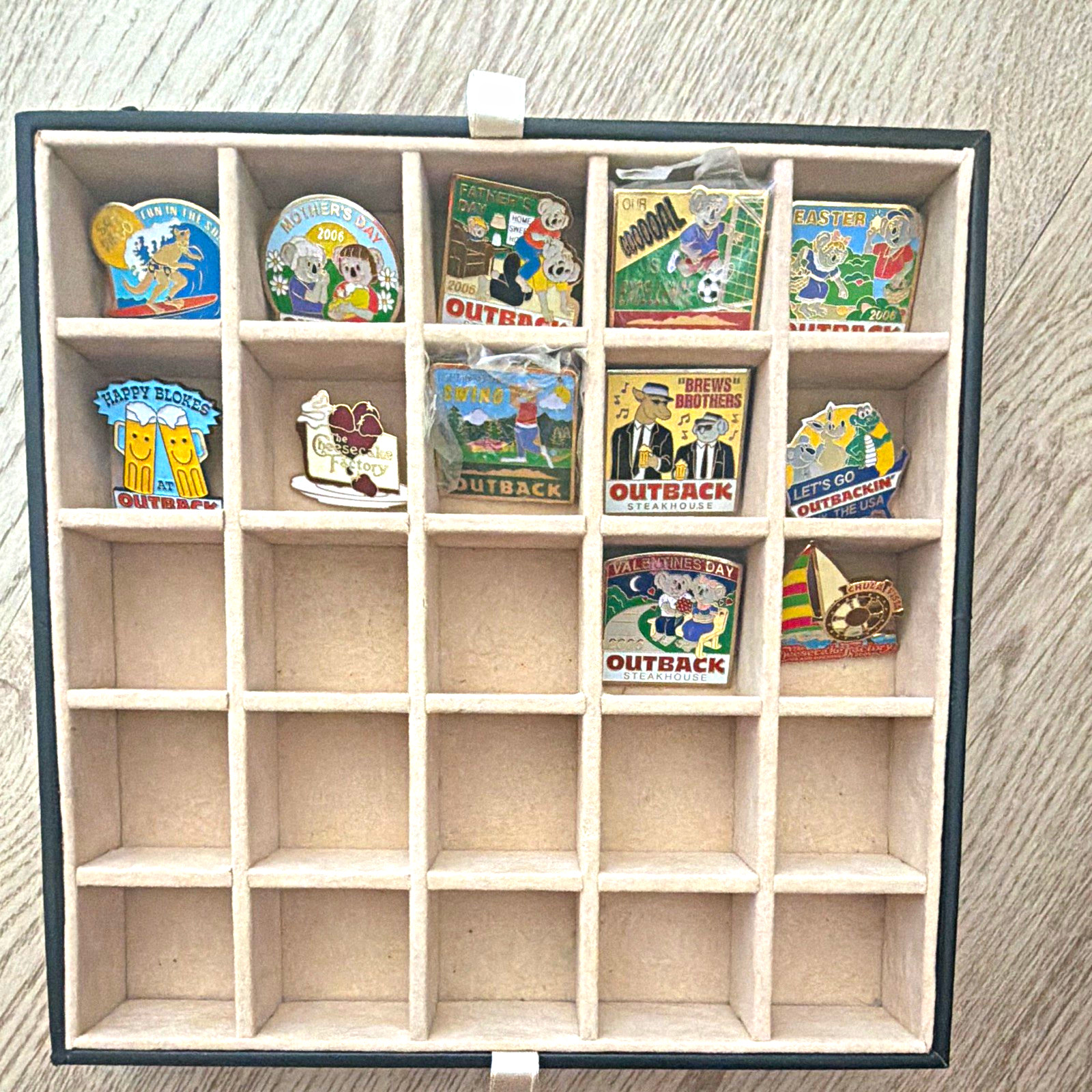 Outback Steakhouse 2006 Holiday Pinbacks Lot w/ Cheesecake Factory Pins Case
