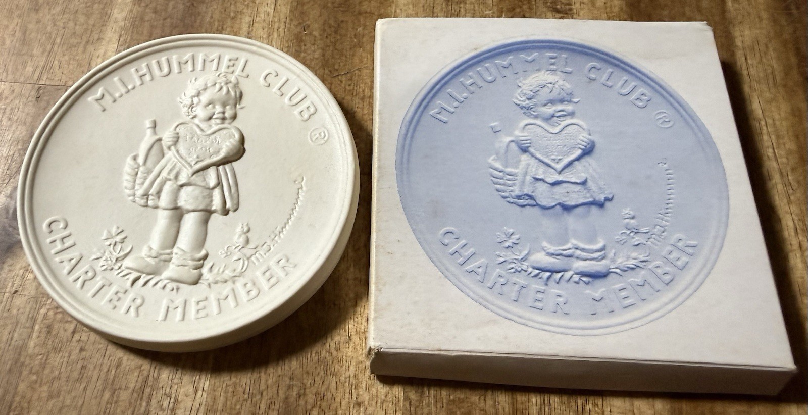 M.I. HUMMEL CLUB PORCELAIN MEDALLION W/ BOX 20 YRS 1977-1997 GOEBEL