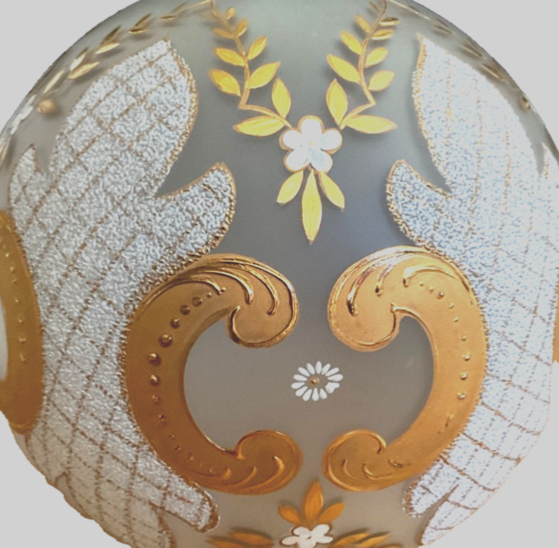 BEAUTIFULLY HAND STENCILED 11”ANTIQUE GWTW GLOBE,UNIQUE PATTERN,4”Mouth,1”Finial