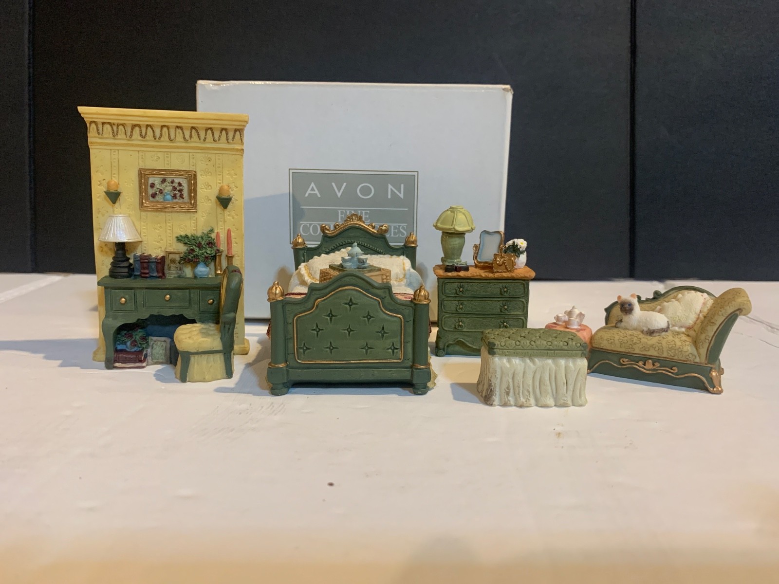 Avon Collectibles - Victorian Memories Miniature Furniture -  Bedroom