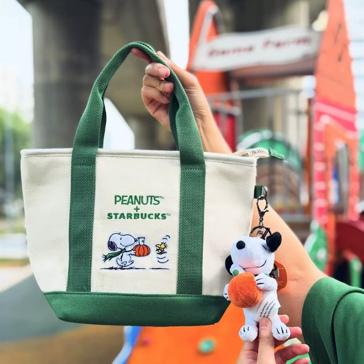 2026 Starbucks Peanuts Snoopy Tote Bag Fall Limited Edition Brand New 2026 Starbucks Peanuts Snoopy Tote Bag Fall Limited Edition Brand New