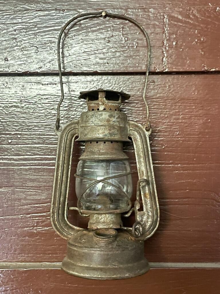 OLD VINTAGE FEUERHAND SUPERBABY NO.175 IRON KEROSENE LAMP LANTERN WITH GLOBE