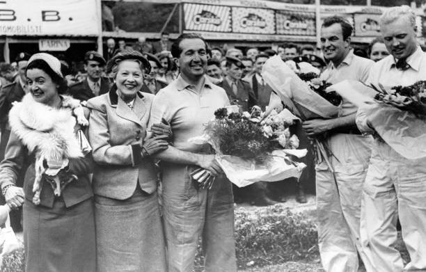 THE WORLD CHAMPION ALBERTO ASCARI TRIUMPHS IN PAU 1953 Historic Old Photo