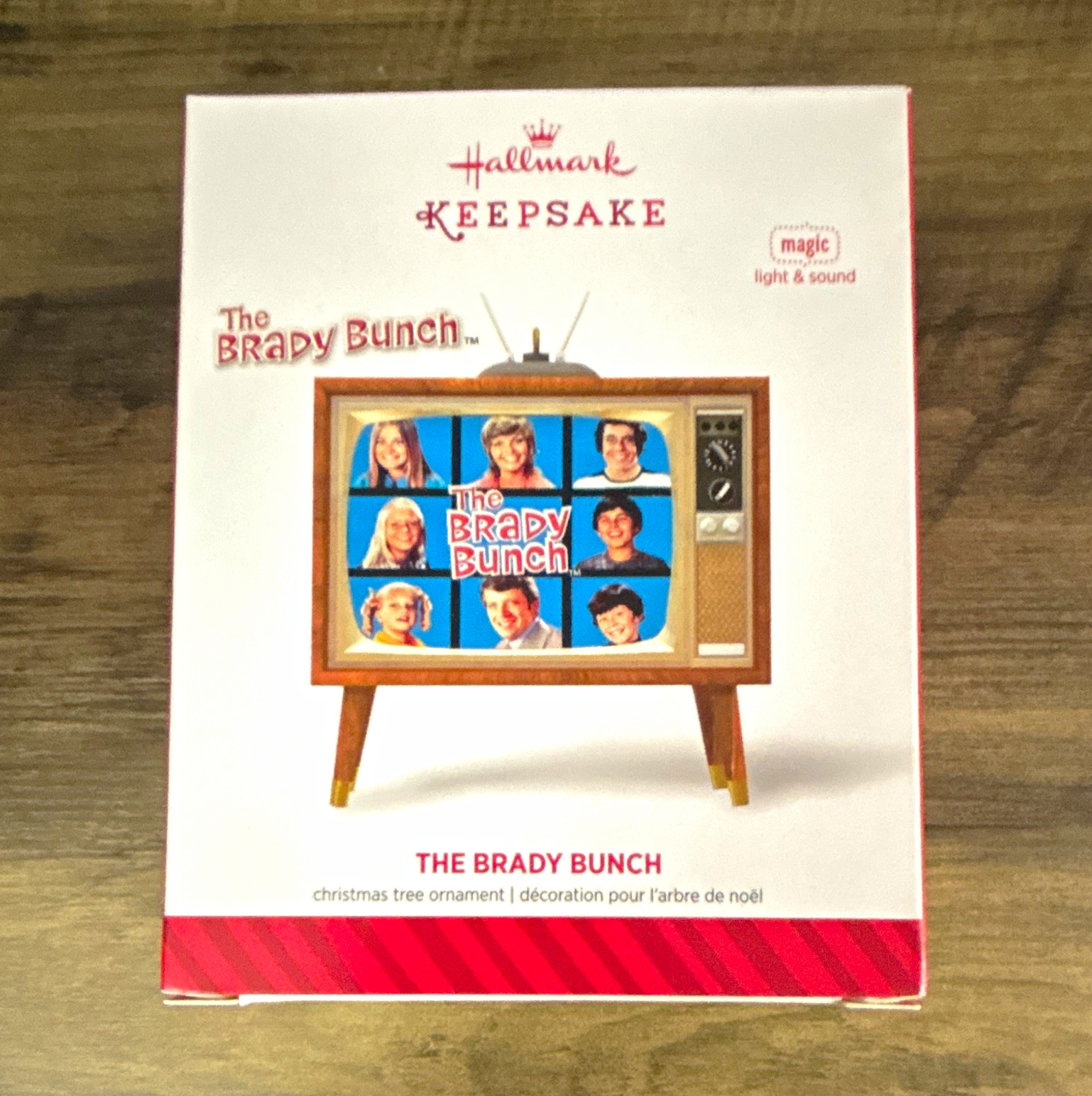 2014 Hallmark Keepsake The Brady Bunch TV Magic Ornament Light and Sound 