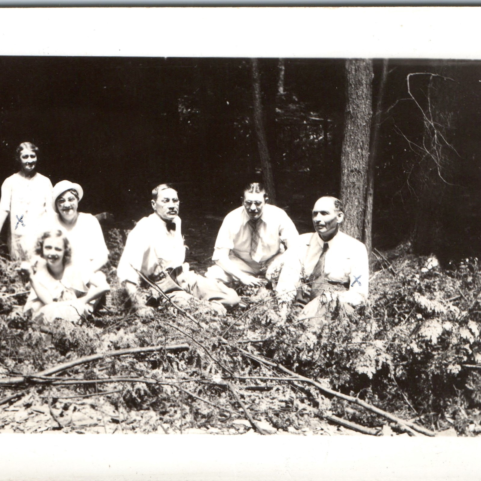 c1930s Uncle Milt Wright Aunt Amelia Wright Family Snapshot Photo Forest Picnic c1930s Uncle Milt Wright Aunt Amelia Wright Family Snapshot Photo Forest Picnic