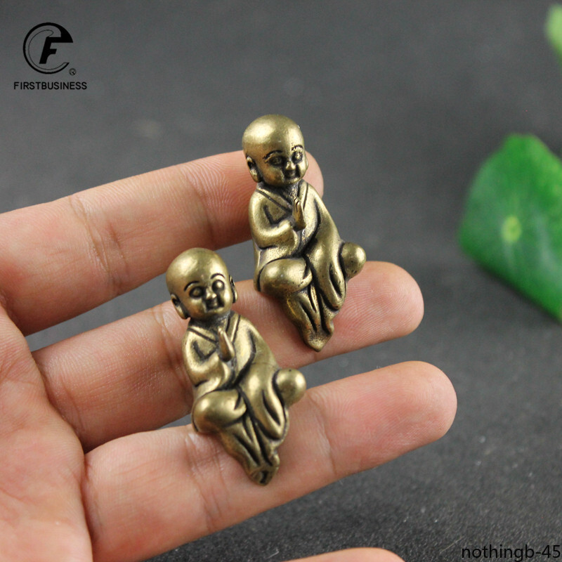 1PC Retro Brass Seated Young Monk Baby Buddha Mini Decorative Keychain