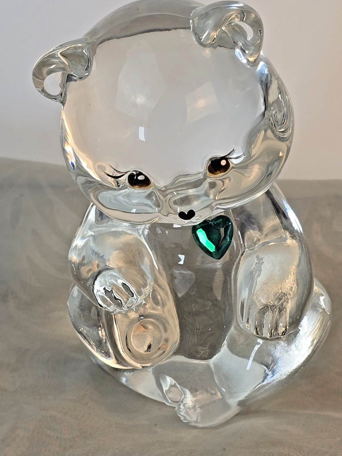 Fenton bear w/emerald heart decorated by D. Robinson