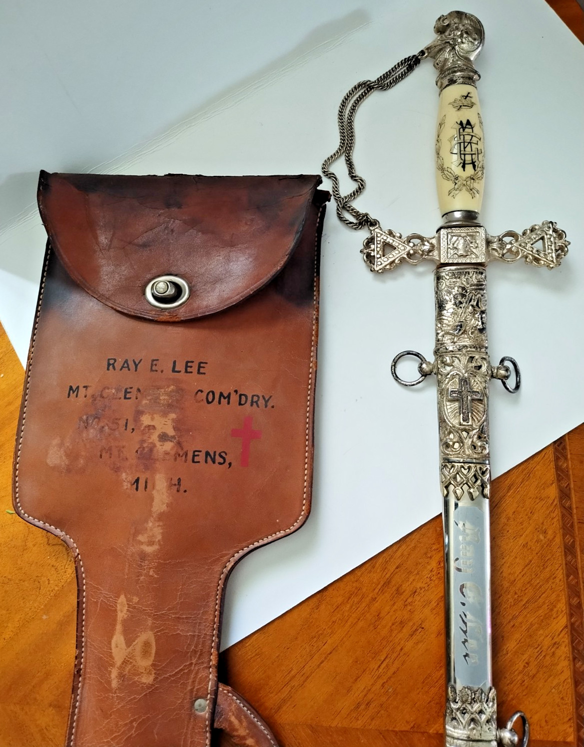 Masonic Knights Templar Cerimonial Sword, with leather case.