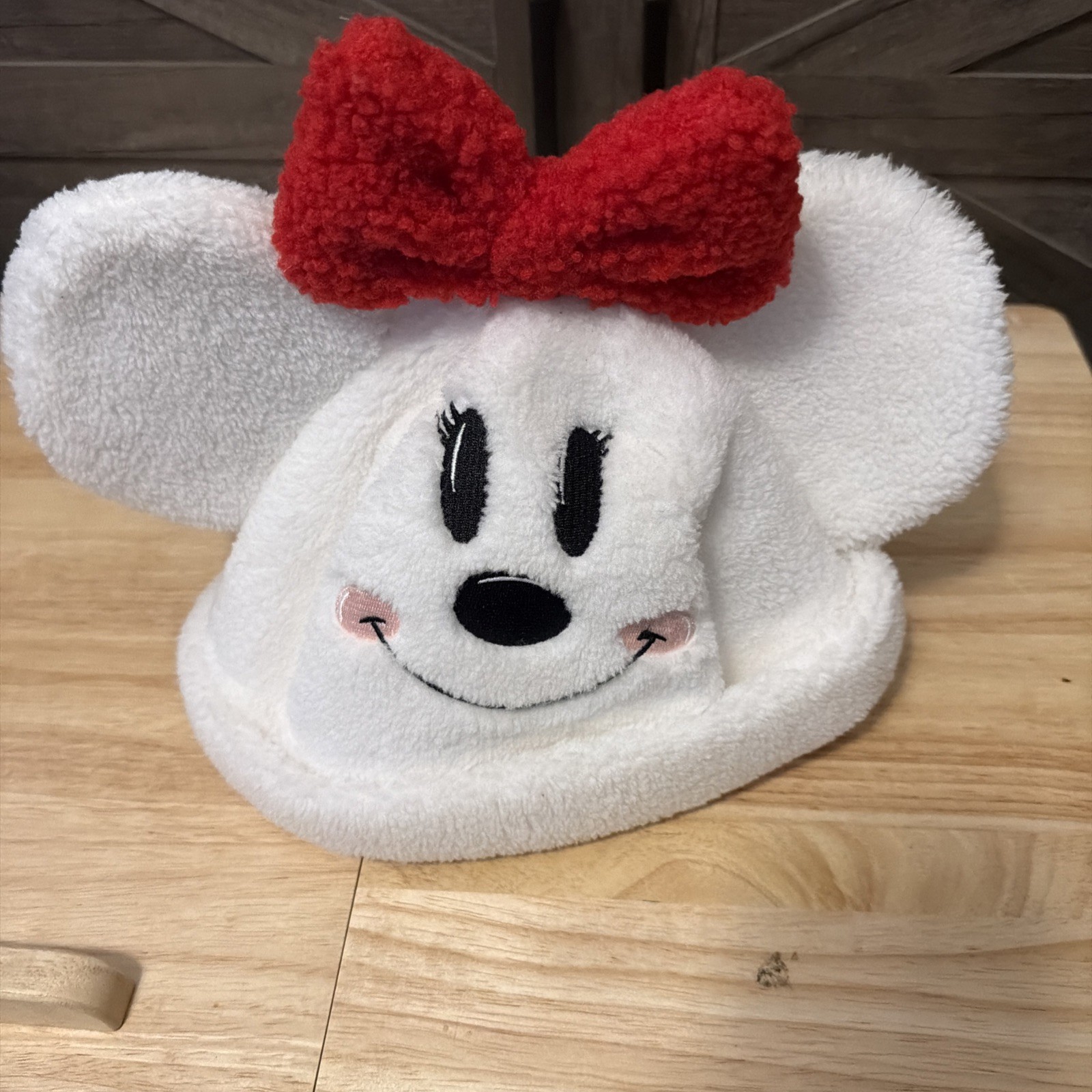 Disney Cakeworthy Minnie Snowman Winter Sherpa Ear Adult Hat 2024 New w/o Tags Disney Cakeworthy Minnie Snowman Winter Sherpa Ear Adult Hat 2024 New w/o Tags
