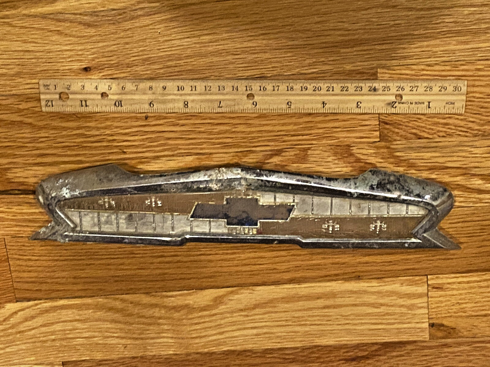 VINTAGE CHEVROLET TRI FIVE CHEVY EMBLEM TRUNK EMBLEM TRIM - 1955-57
