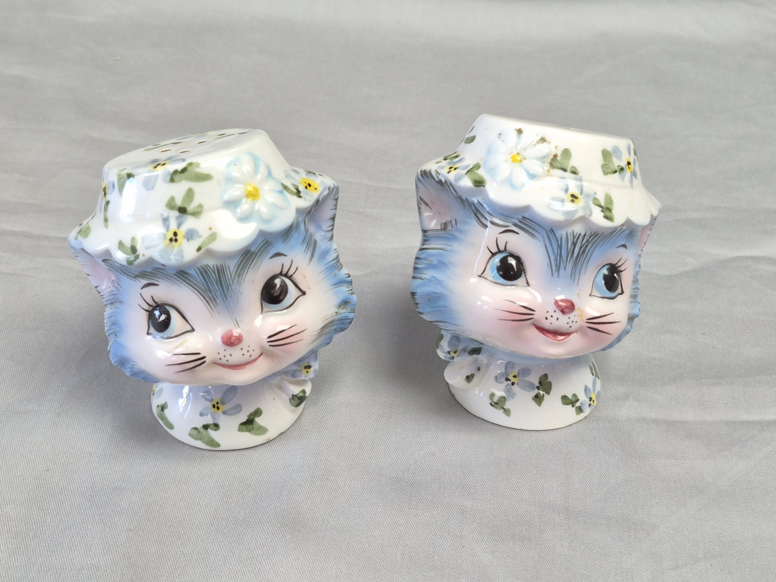 Vintage Lefton Miss Priss Blue Kitty Cat Salt&Pepper Shakers Floral Bonnet 1511