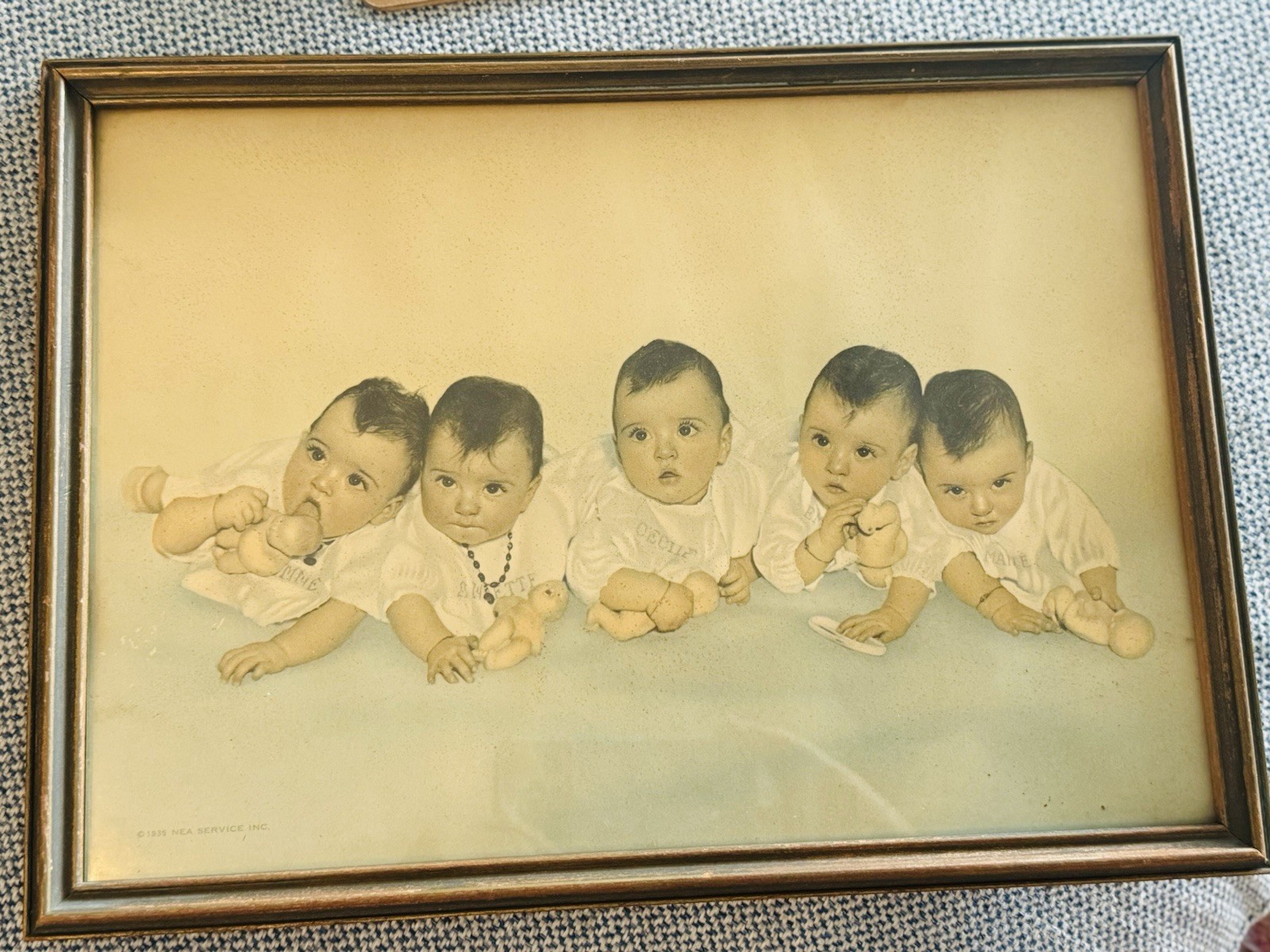 Dionne Quintuplets SIGNED by parents photo/ hanging frame original 1935 
