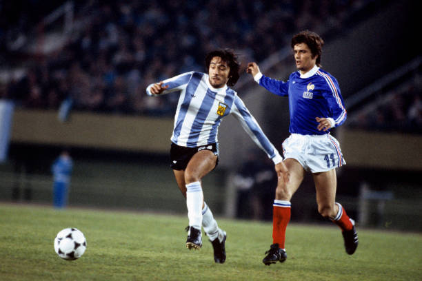 Argentina Daniel Valencia gets away from France Henri Michel 1978 Old Photo 1