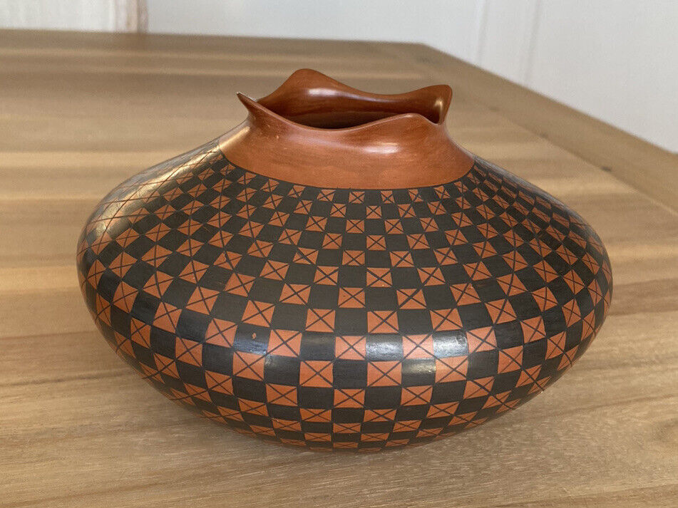 Mata Ortiz Pottery - Geometric Vase - Signed by Artist Olga Quezada - Great