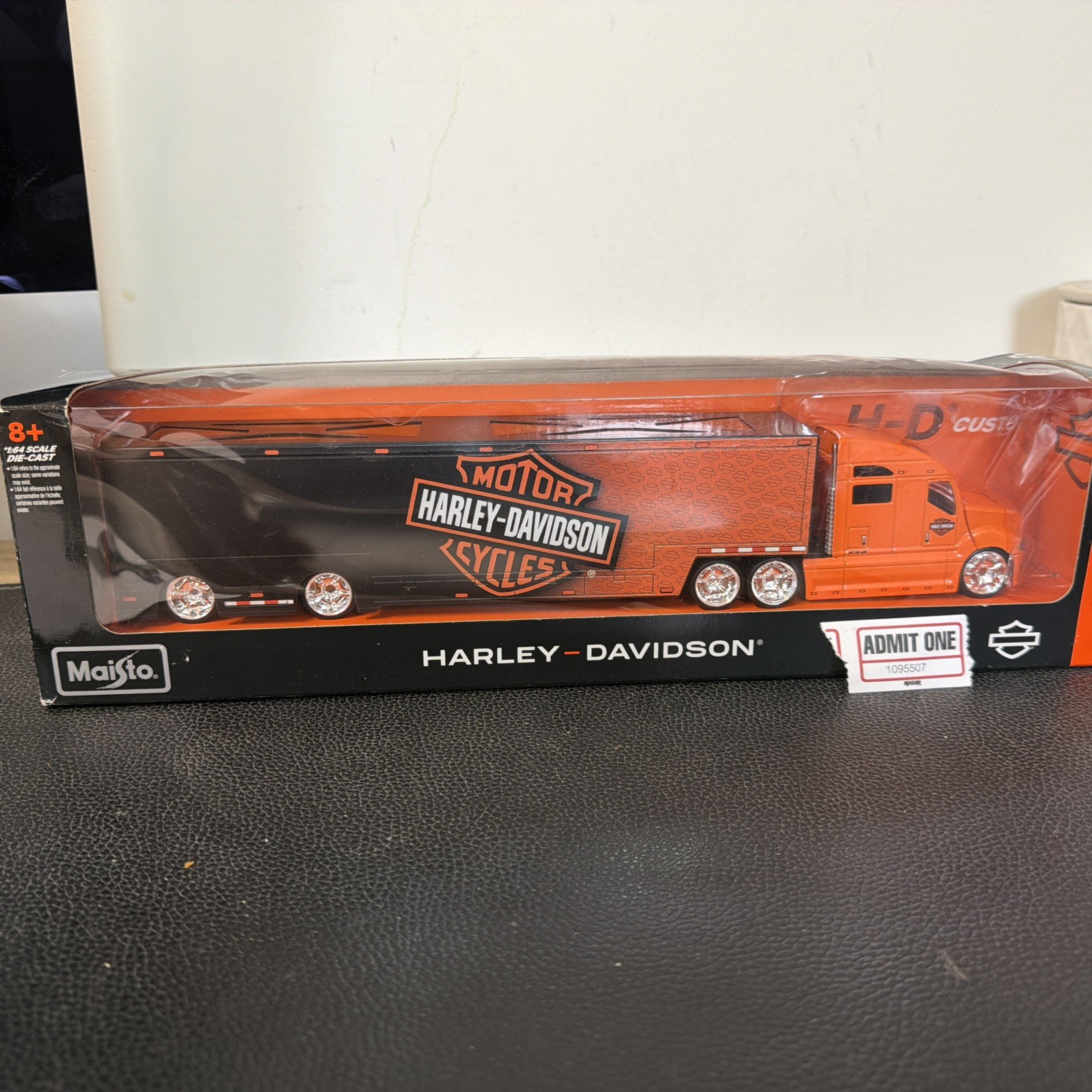 New In Box Maisto Harley Davidson Custom Hauler. 1:64 HD HAULER.