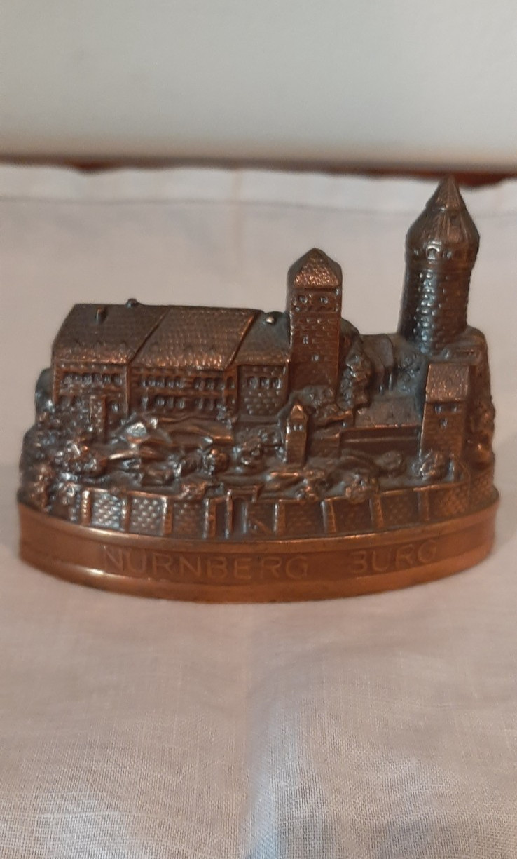 Nuremberg Castle/Nürnberg Burg Metal Souvenir Building (Vintage)