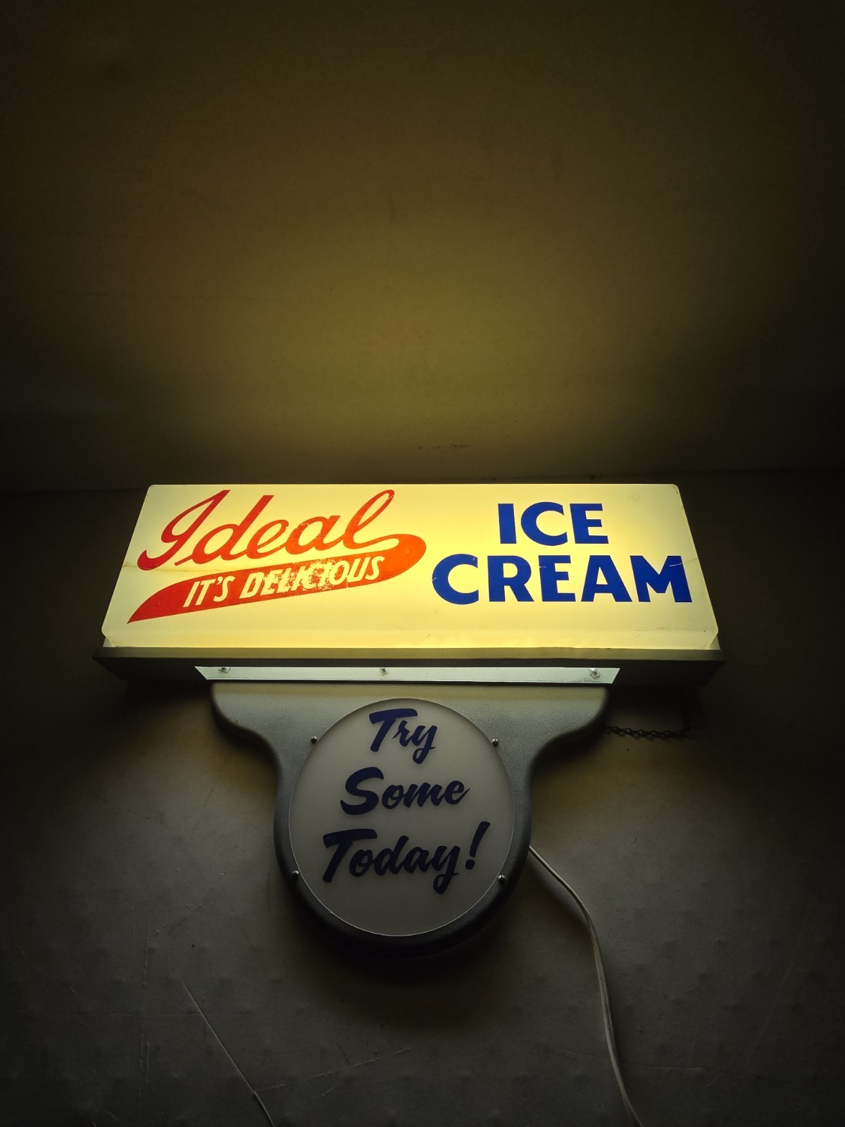 Vintage Ideal Ice Cream Advertising Lighted Tear Drop Sign Vintage Ideal Ice Cream Advertising Lighted Tear Drop Sign
