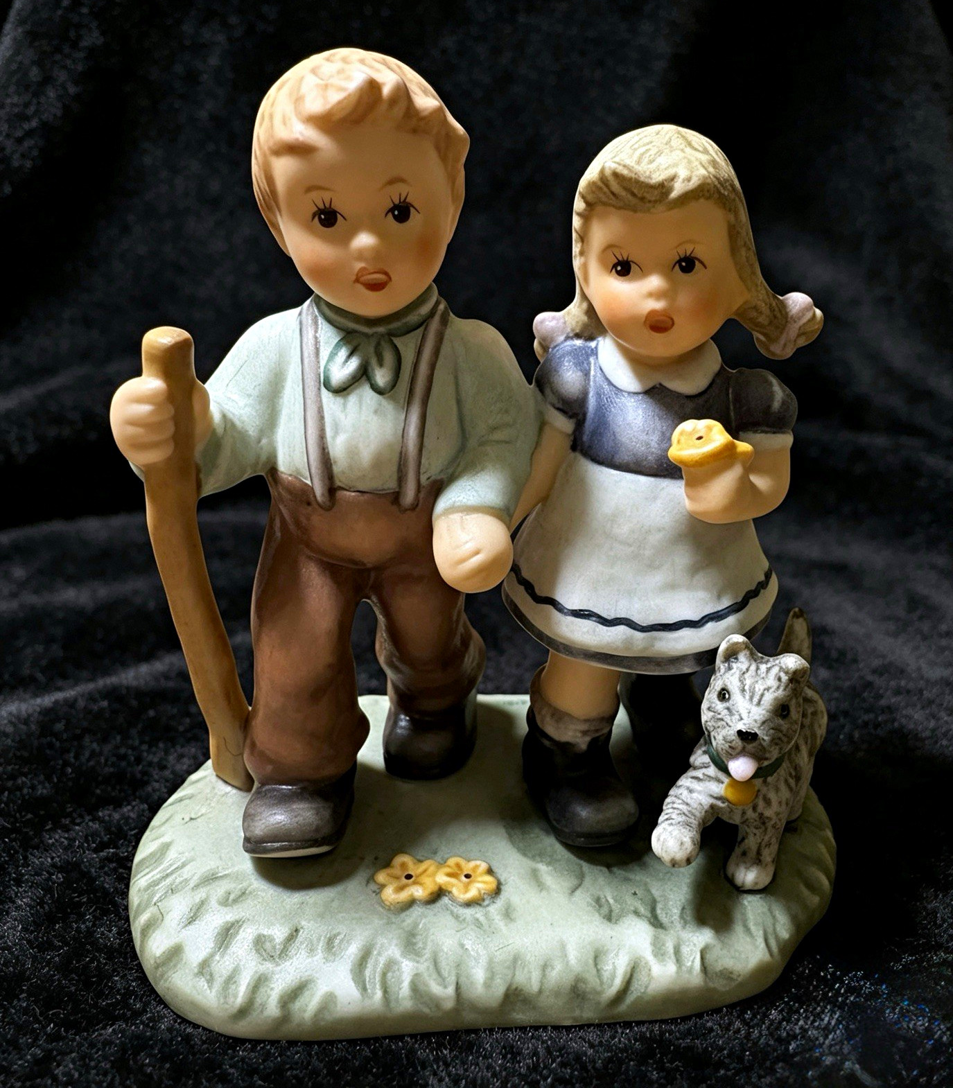 Goebel Berta Hummel Figurine \
