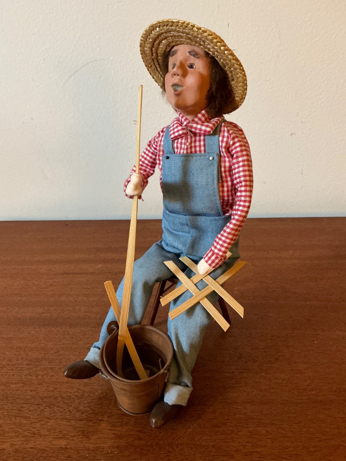 Byers Choice HTF 2006 Kutztown Basket Weaver -  signed by J Byers
