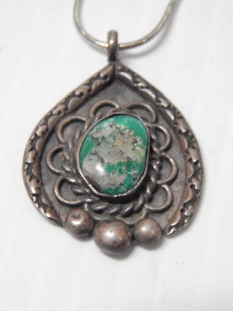 ANTIQUE NAVAJO INDIAN STERLING SILVER TURQUOISE PENDANT NECKLACE + FREE CHAIN