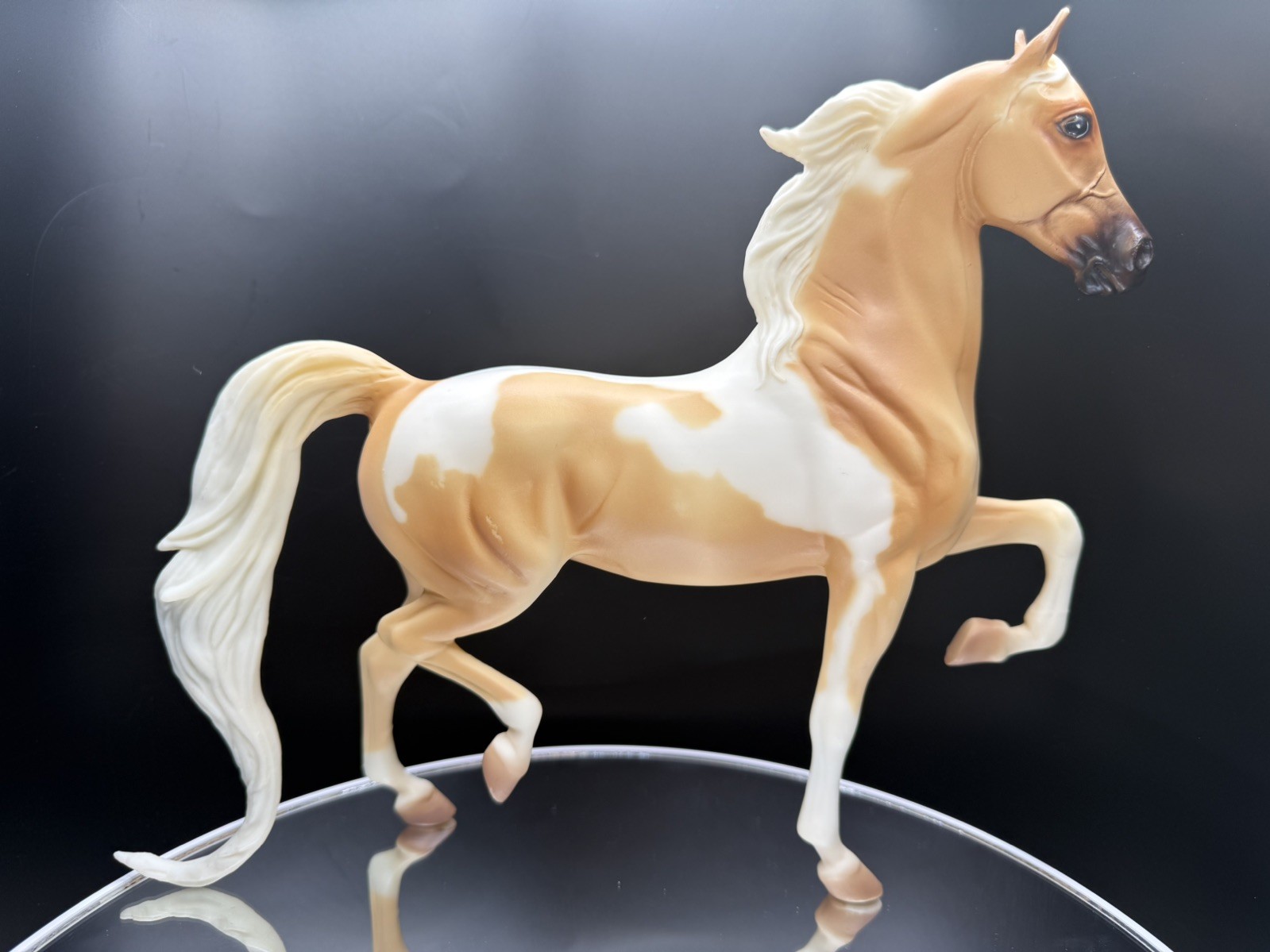 Breyer 2001 QVC SR  Charisma  #501401 palomino pinto National Show Horse mold