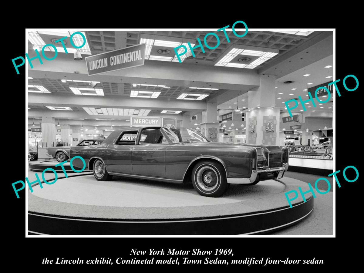 OLD POSTCARD SIZE PHOTO NEW YORK MOTOR SHOW 1969 LINCOLN CONTINENTIAL DISPLAY