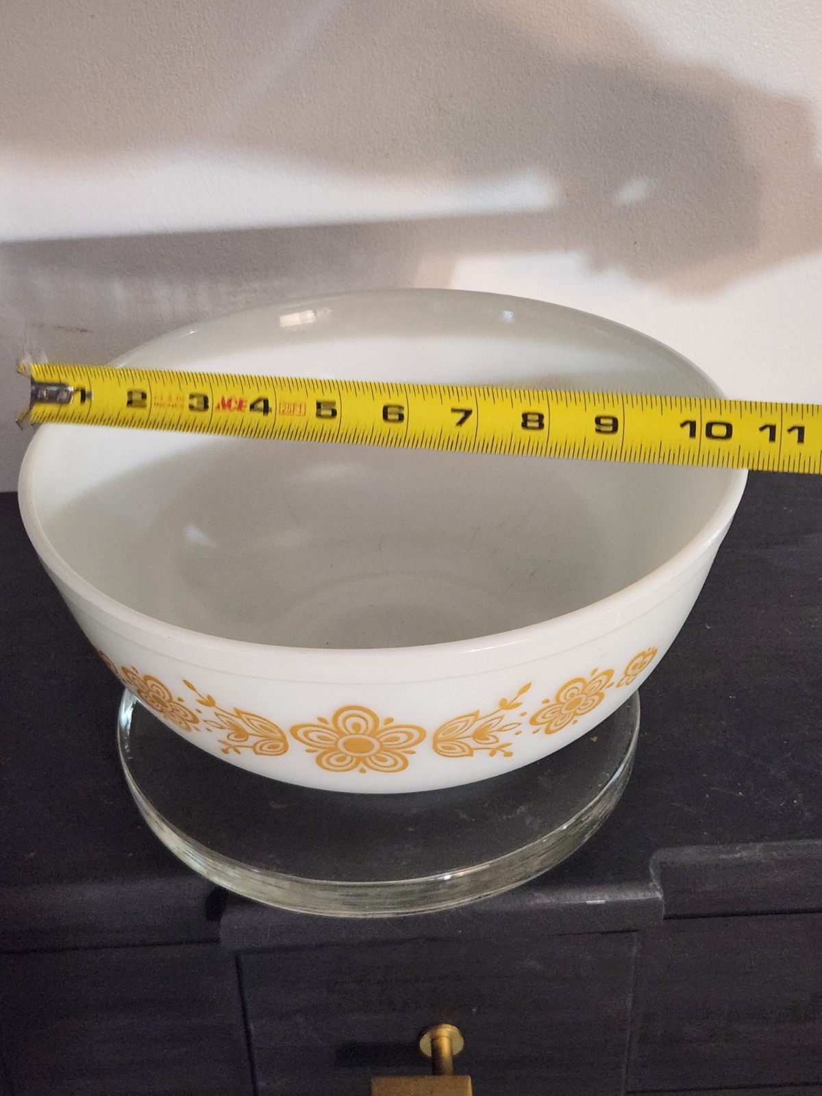Vintage Pyrex 404 Butterfly Gold 4 Qt Mixing Bowl White Milk Glass EXCELLENT