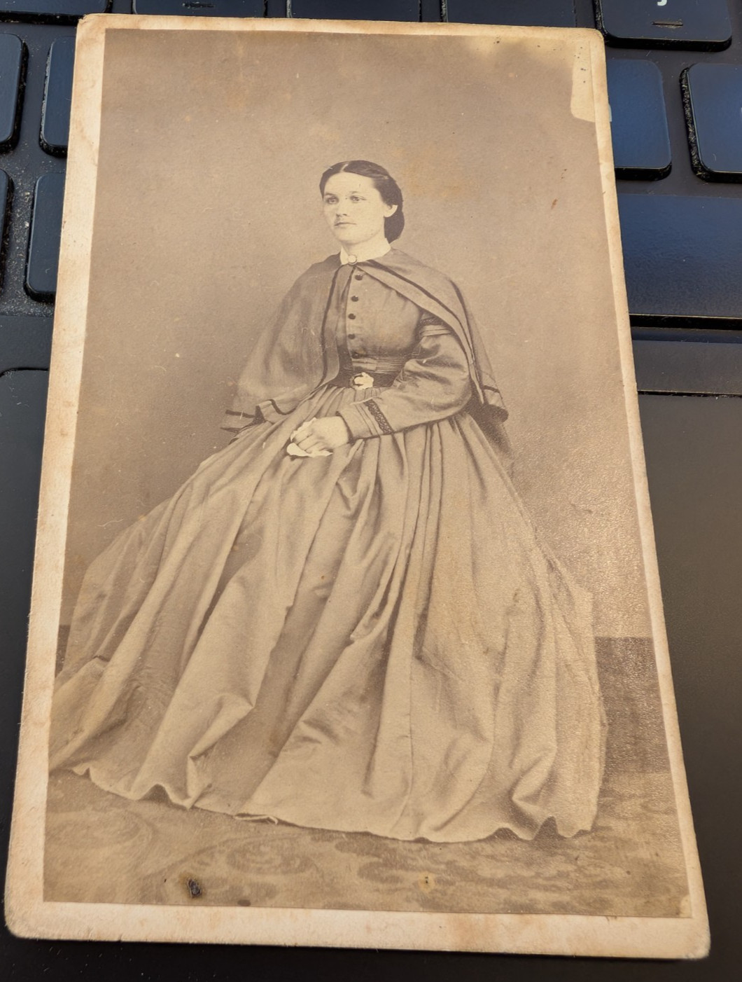 Post Civil War CDV 1860\'s-Young Girl in Victorian Dress-A Beauty