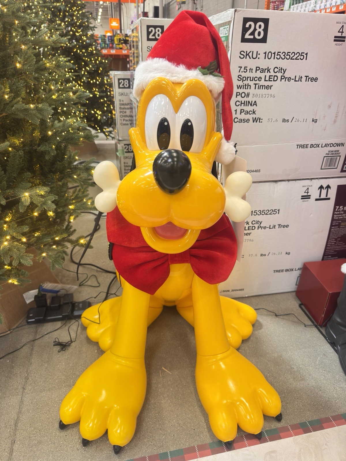 3.5 FT ANIMATED DISNEY\'S PLUTO CHRISTMAS ANIMATRONIC PROP 💛