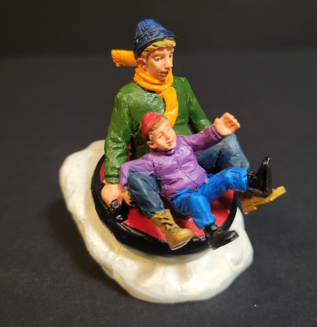 Lemax Christmas Village Town Tubing With Dad 22575 Sled Sledding Saucer Lemax Christmas Village Town Tubing With Dad 22575 Sled Sledding Saucer