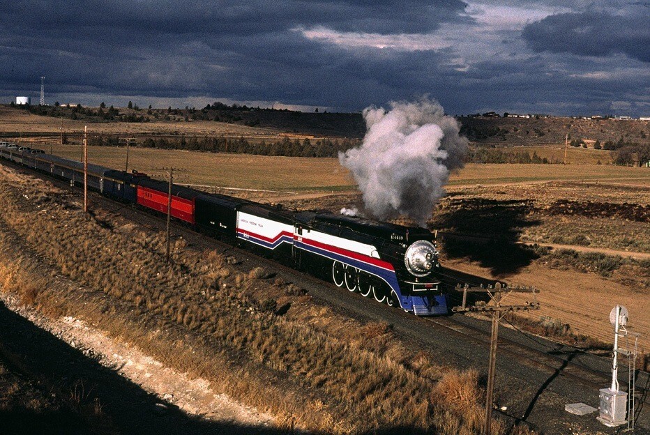 The Freedom Train in 1975 pulled by SP 4449, a 4-8-4 5 x 7 Photo The Freedom Train in 1975 pulled by SP 4449, a 4-8-4 5 x 7 Photo
