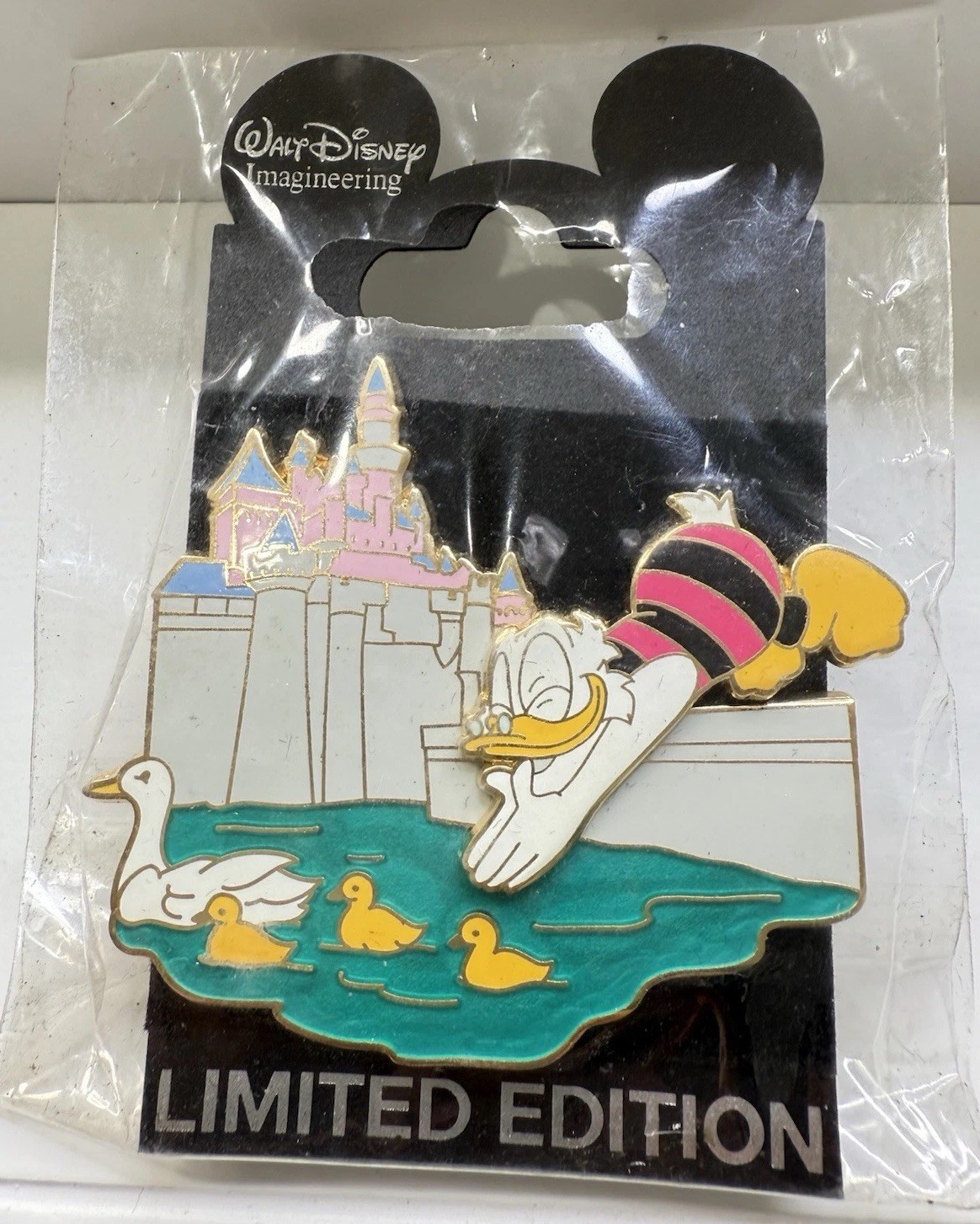Disney Ducks At The Castle Series WDI LE300 Scrooge McDuck Pin