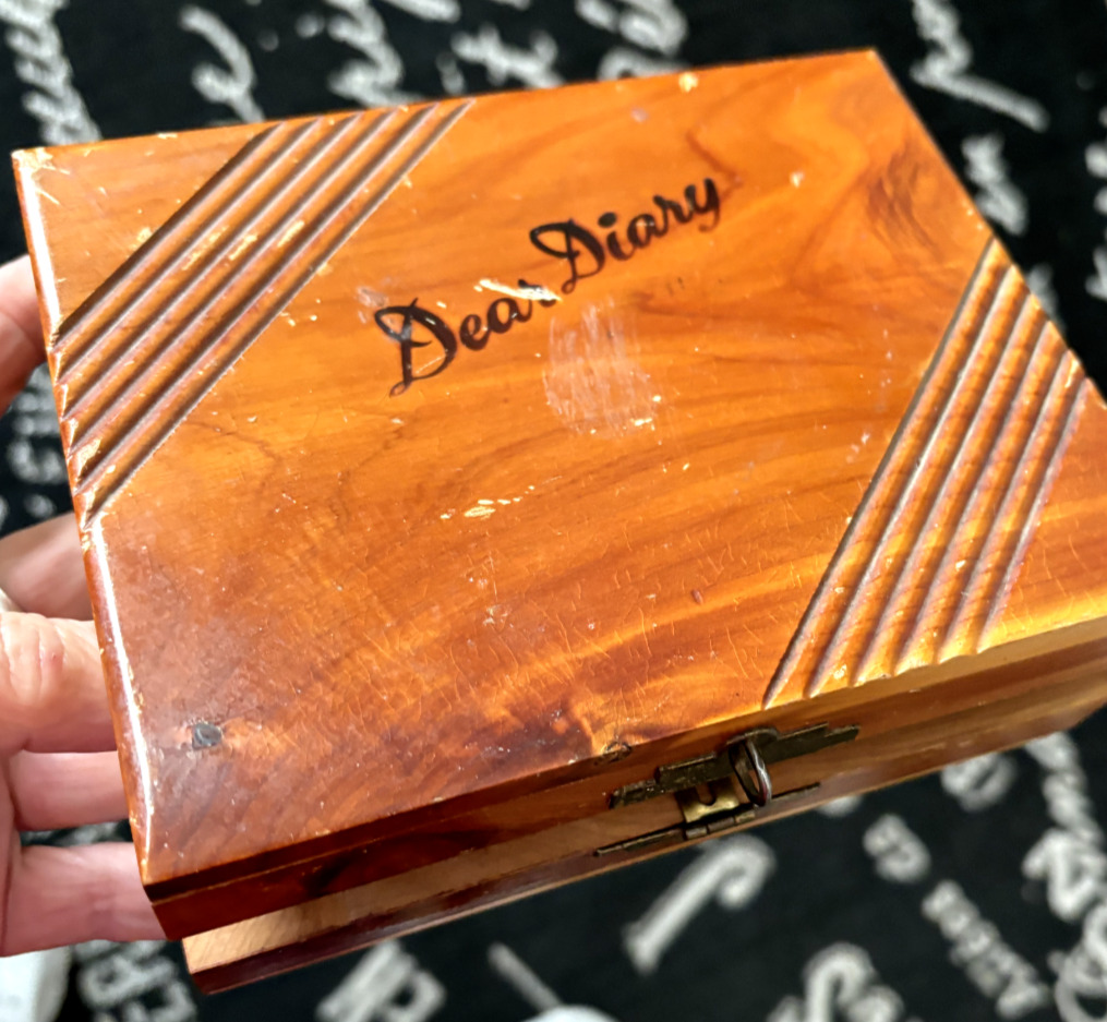 Vtg MCM CEDAR DEAR DIARY Wooden LIDDED BOX Trinket Storage Desk Brass TRINKET